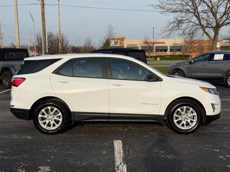 Chevrolet Equinox Vehicle Full-screen Gallery Image 2