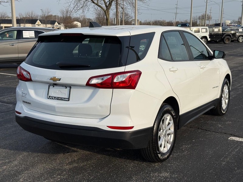 Chevrolet Equinox Vehicle Full-screen Gallery Image 3
