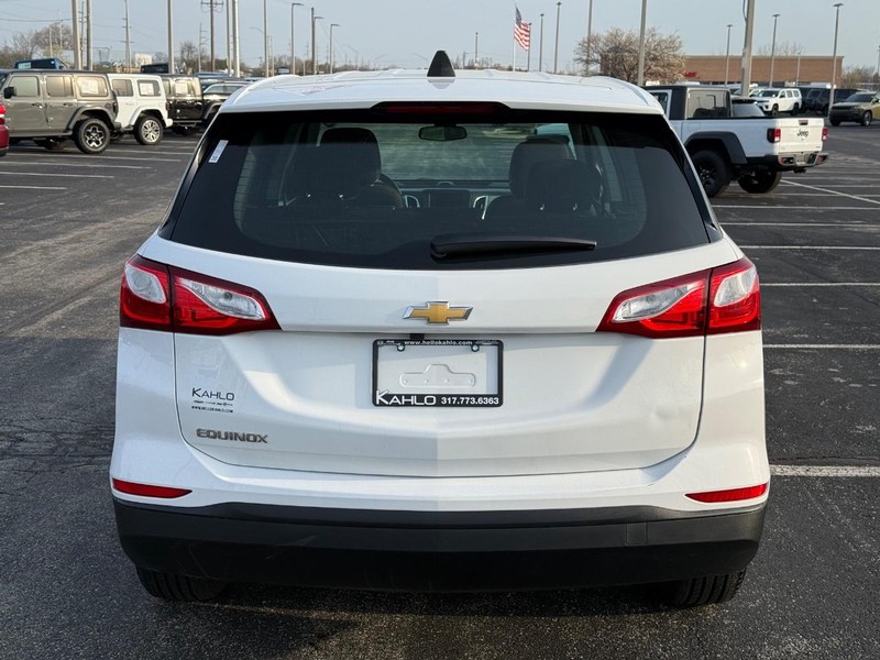 Chevrolet Equinox Vehicle Full-screen Gallery Image 4