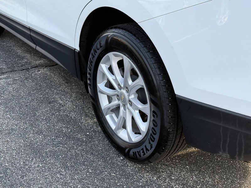 Chevrolet Equinox Vehicle Full-screen Gallery Image 6