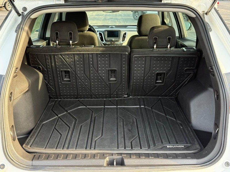 Chevrolet Equinox Vehicle Full-screen Gallery Image 7