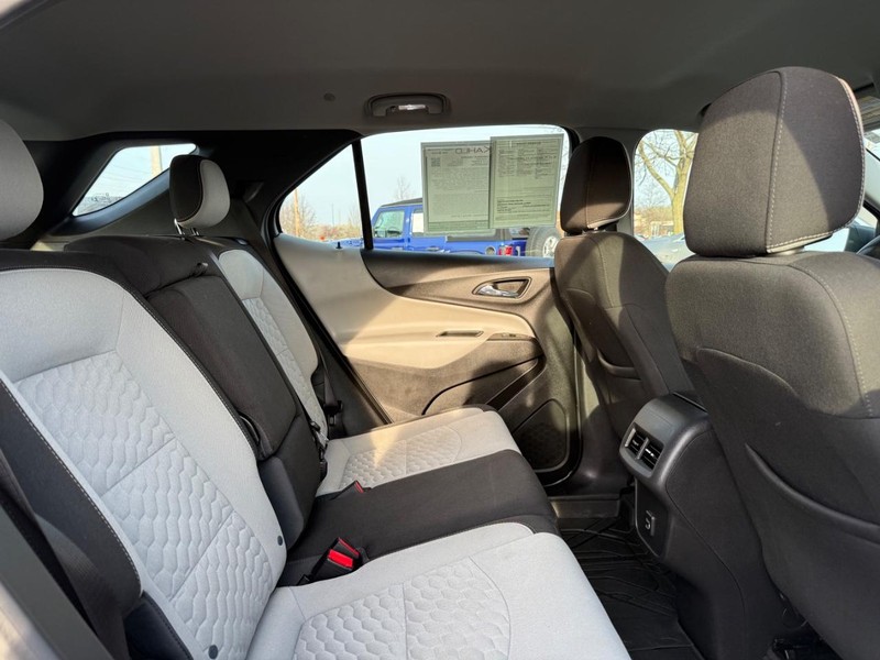 Chevrolet Equinox Vehicle Full-screen Gallery Image 10