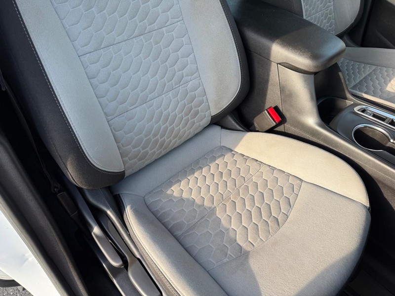 Chevrolet Equinox Vehicle Full-screen Gallery Image 15