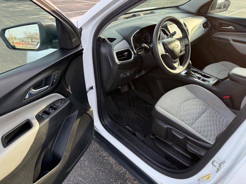 Chevrolet Equinox Vehicle Full-screen Gallery Image 16