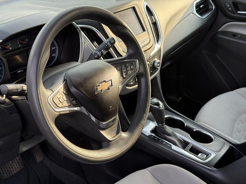 Chevrolet Equinox Vehicle Full-screen Gallery Image 18