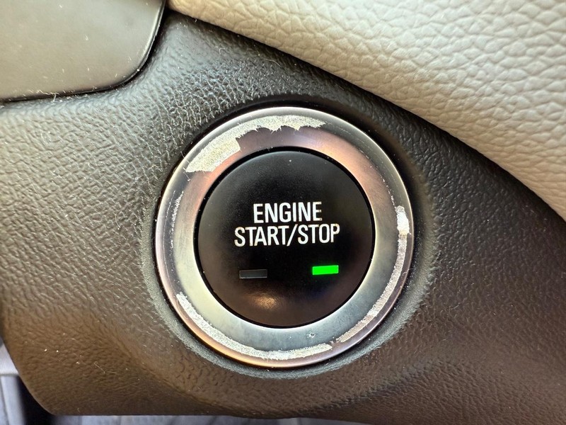 Chevrolet Equinox Vehicle Full-screen Gallery Image 21