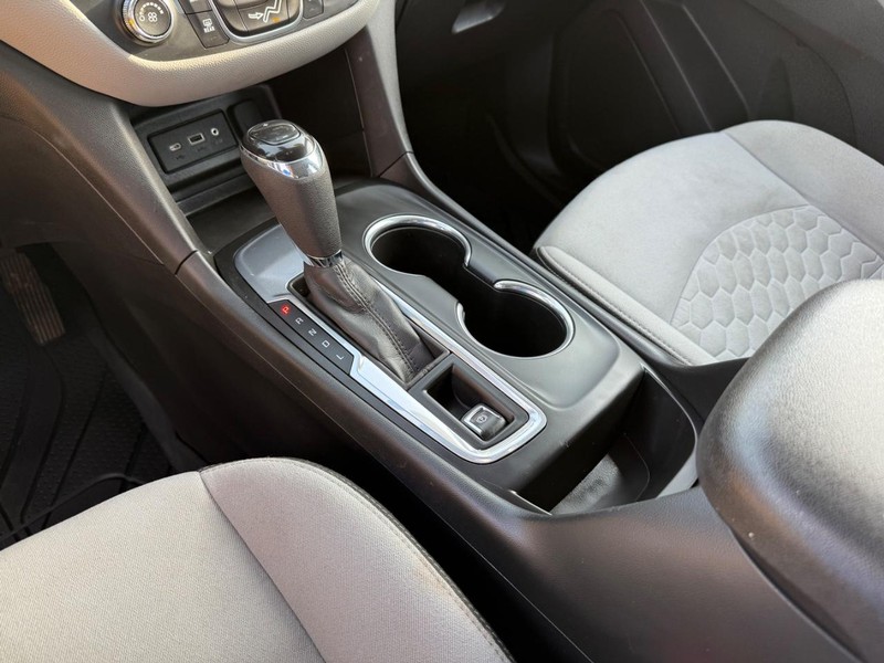 Chevrolet Equinox Vehicle Full-screen Gallery Image 25