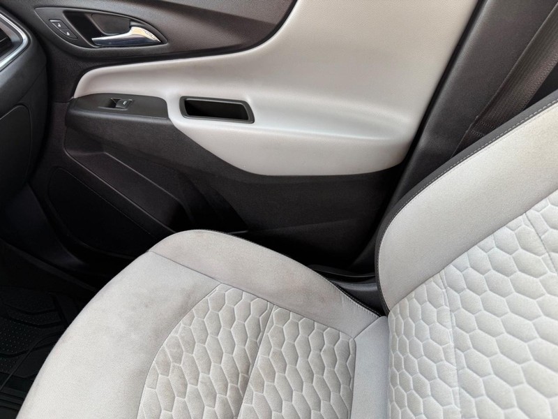 Chevrolet Equinox Vehicle Full-screen Gallery Image 26