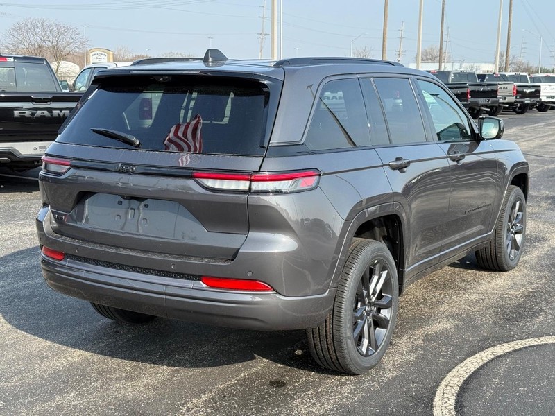 Jeep Grand Cherokee Vehicle Full-screen Gallery Image 3