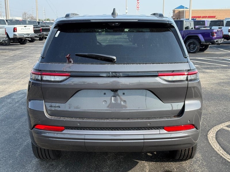 Jeep Grand Cherokee Vehicle Full-screen Gallery Image 4