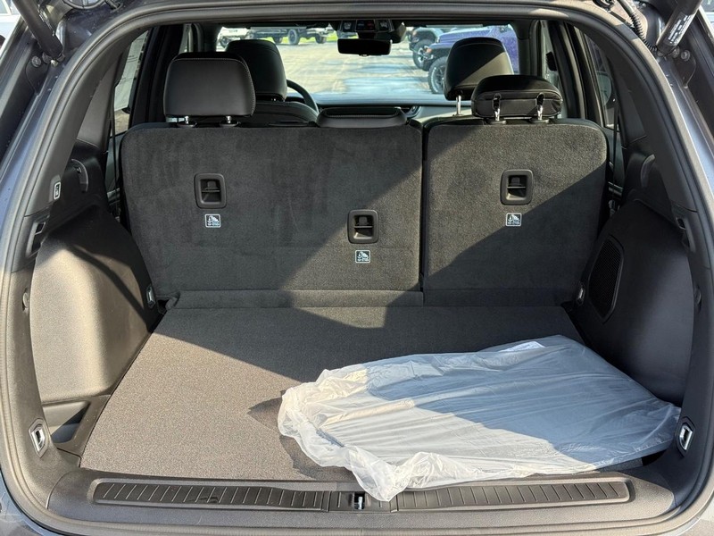 Jeep Grand Cherokee Vehicle Full-screen Gallery Image 7