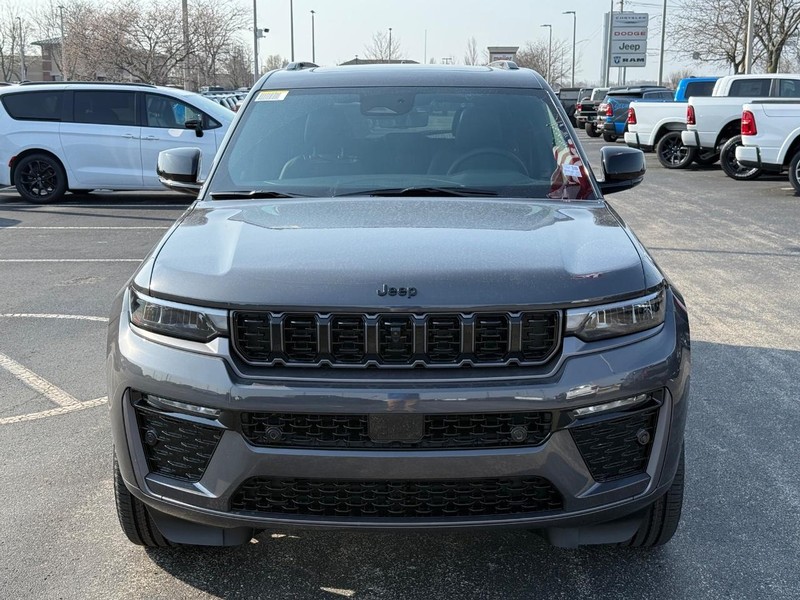 Jeep Grand Cherokee Vehicle Full-screen Gallery Image 10