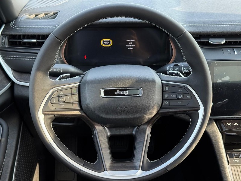 Jeep Grand Cherokee Vehicle Full-screen Gallery Image 15