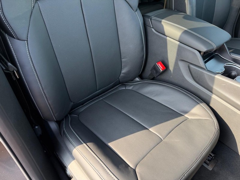 Jeep Grand Cherokee Vehicle Full-screen Gallery Image 17