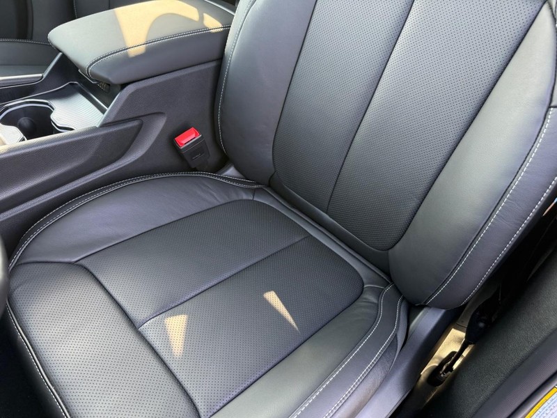 Jeep Grand Cherokee Vehicle Full-screen Gallery Image 31