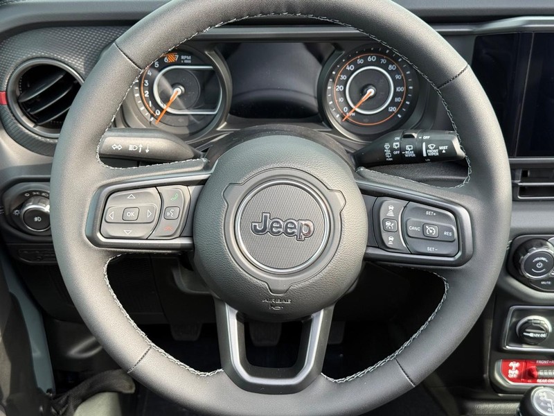Jeep Wrangler Vehicle Full-screen Gallery Image 14