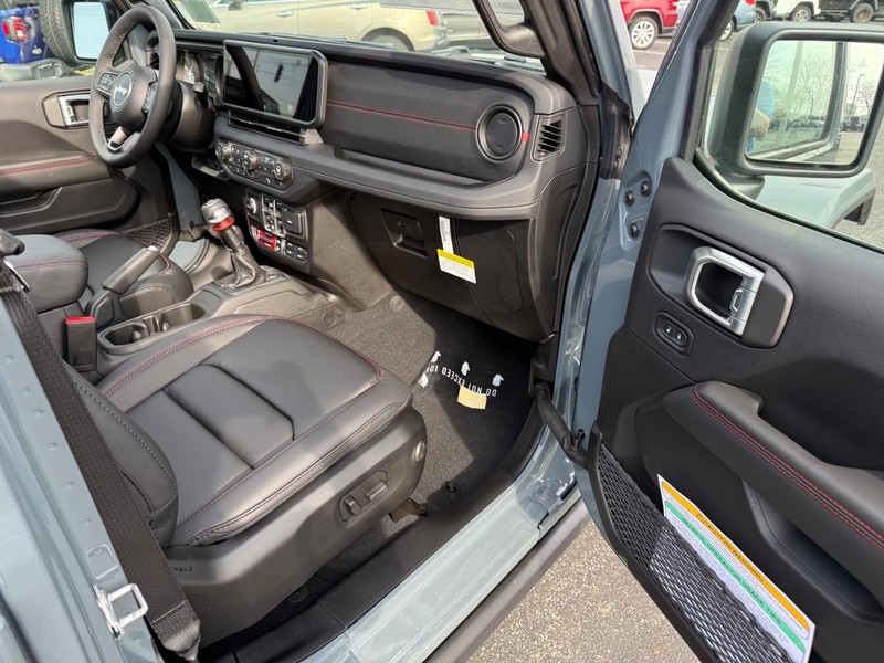 Jeep Wrangler Vehicle Full-screen Gallery Image 15