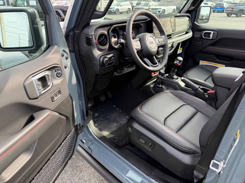 Jeep Wrangler Vehicle Full-screen Gallery Image 17