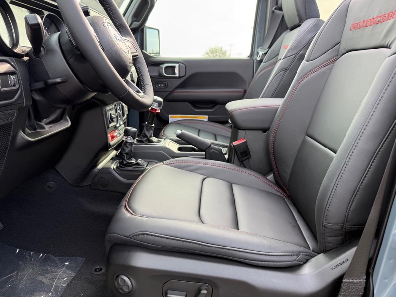 Jeep Wrangler Vehicle Full-screen Gallery Image 18