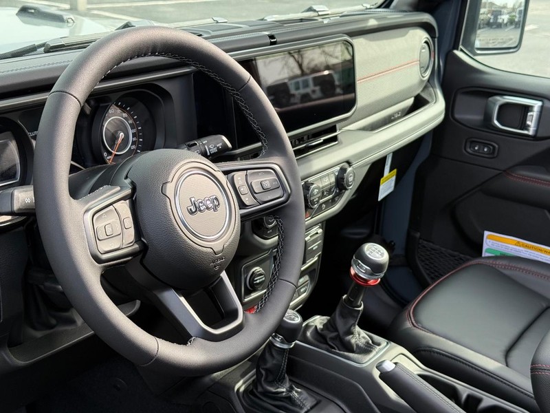 Jeep Wrangler Vehicle Full-screen Gallery Image 19