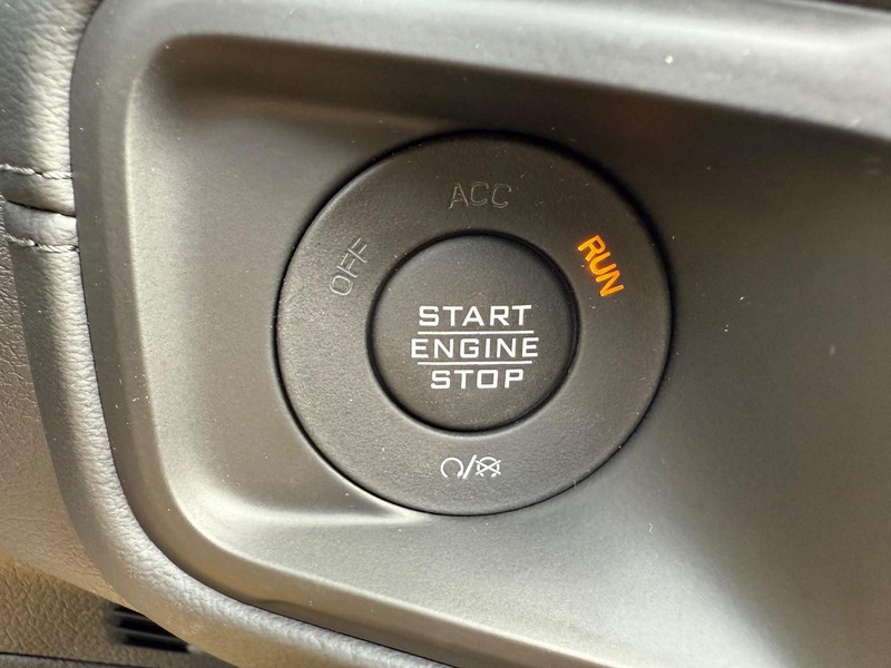 Jeep Wrangler Vehicle Full-screen Gallery Image 22