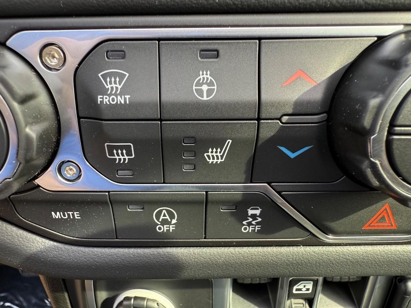 Jeep Wrangler Vehicle Full-screen Gallery Image 23