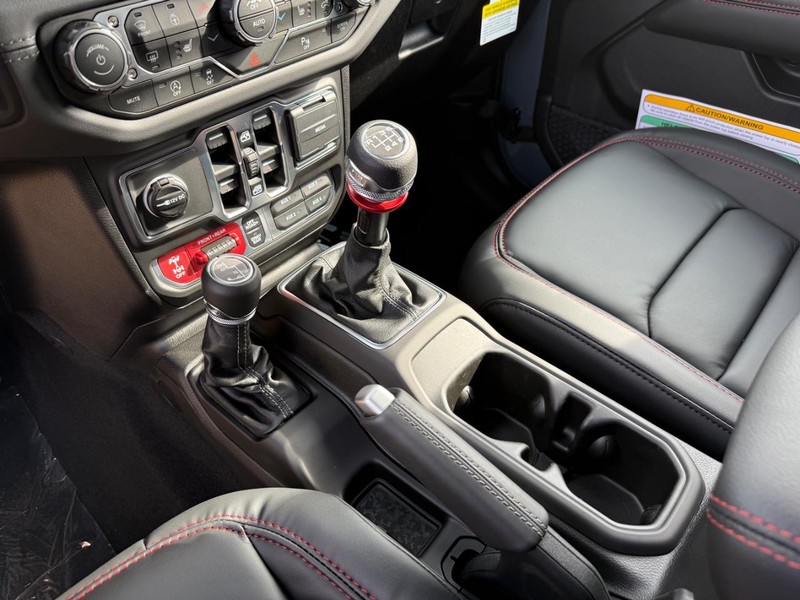 Jeep Wrangler Vehicle Full-screen Gallery Image 27