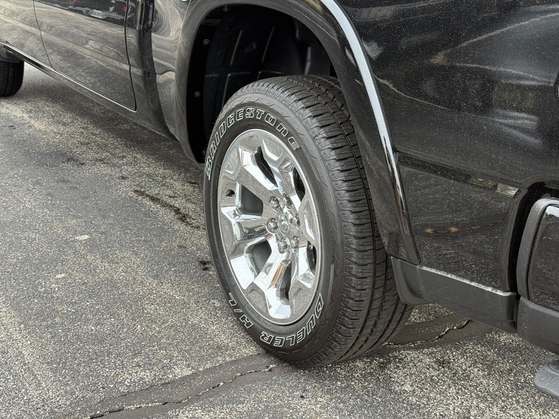 Ram 1500 Vehicle Full-screen Gallery Image 6