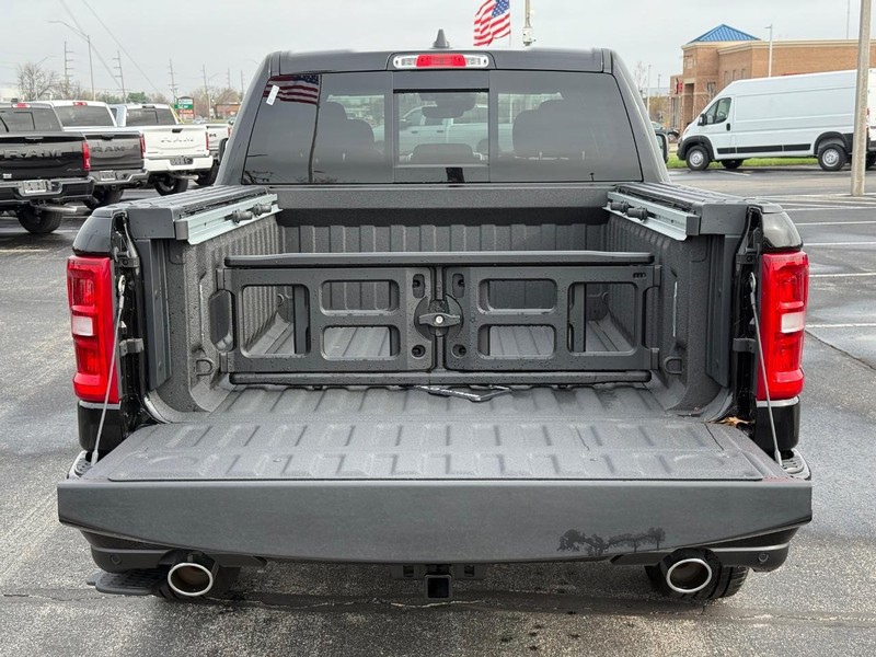 Ram 1500 Vehicle Full-screen Gallery Image 7