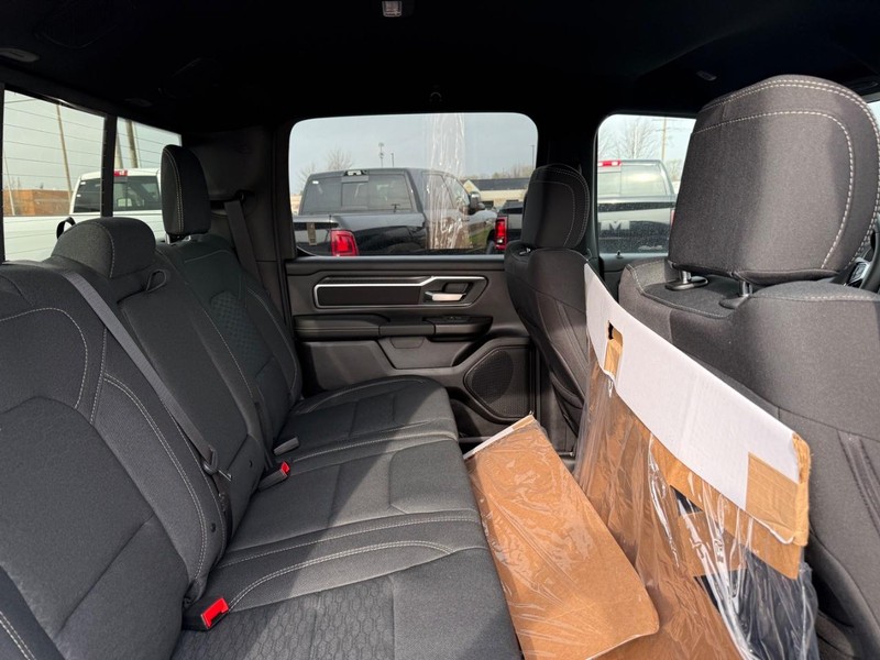 Ram 1500 Vehicle Full-screen Gallery Image 10