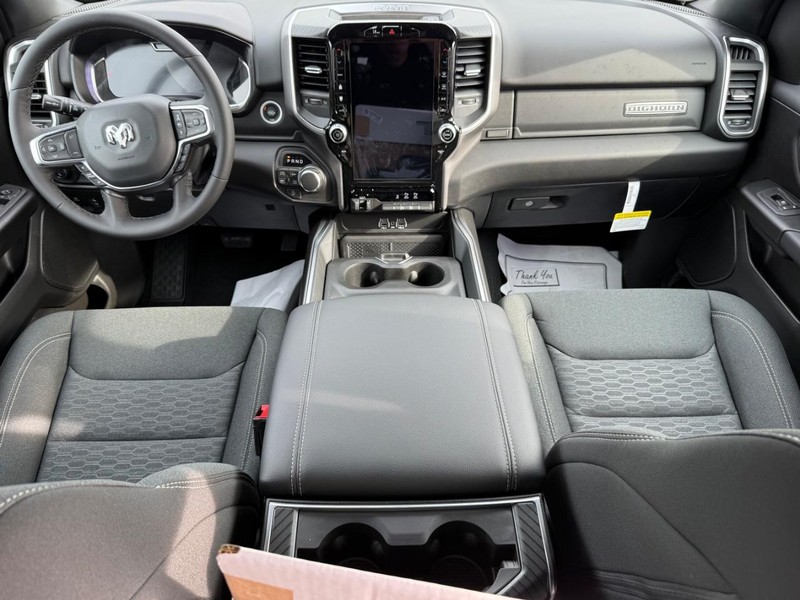 Ram 1500 Vehicle Full-screen Gallery Image 12