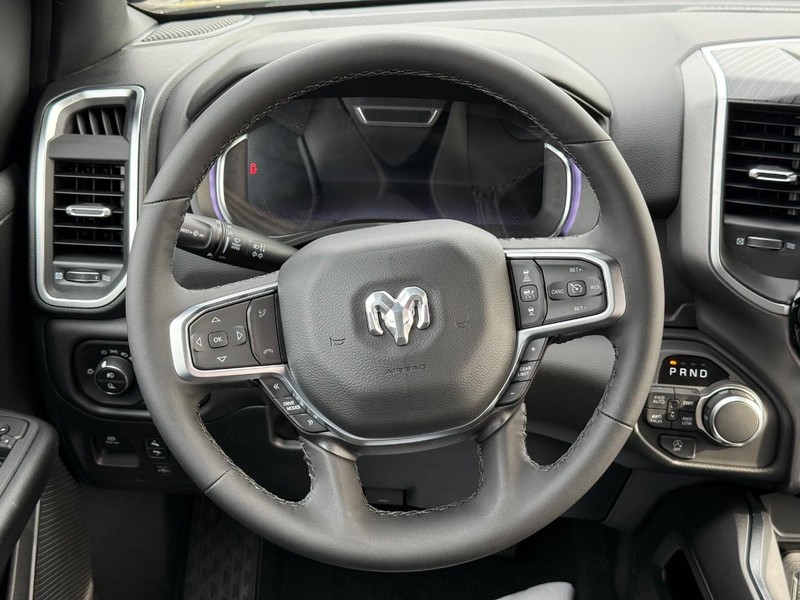 Ram 1500 Vehicle Full-screen Gallery Image 13