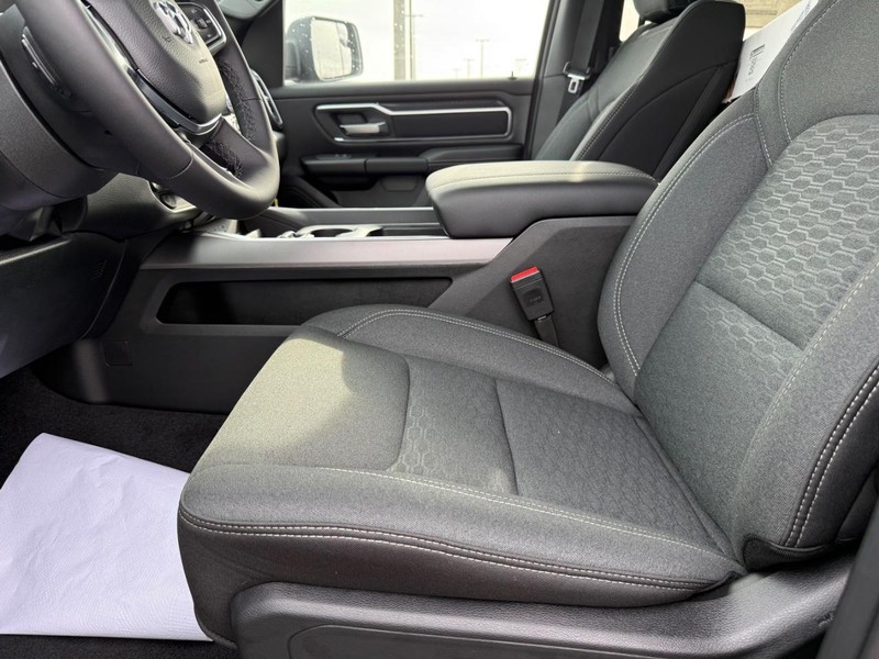 Ram 1500 Vehicle Full-screen Gallery Image 17