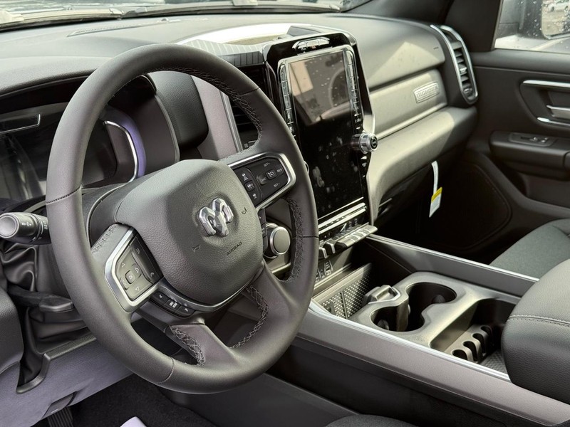 Ram 1500 Vehicle Full-screen Gallery Image 18