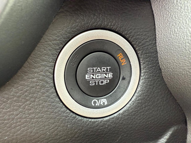 Ram 1500 Vehicle Full-screen Gallery Image 21