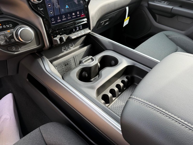 Ram 1500 Vehicle Full-screen Gallery Image 24