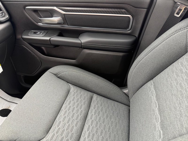 Ram 1500 Vehicle Full-screen Gallery Image 25