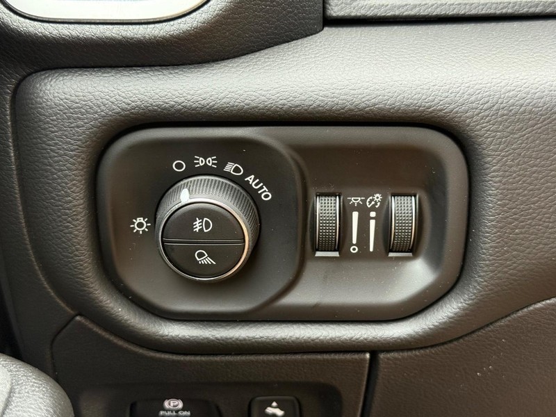 Ram 1500 Vehicle Full-screen Gallery Image 28