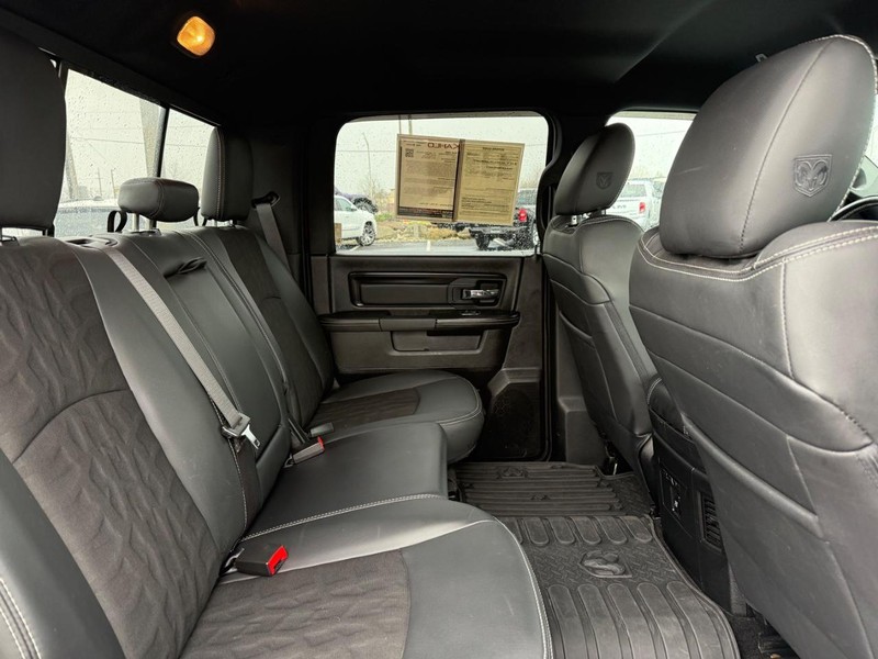 Ram 1500 Vehicle Full-screen Gallery Image 11