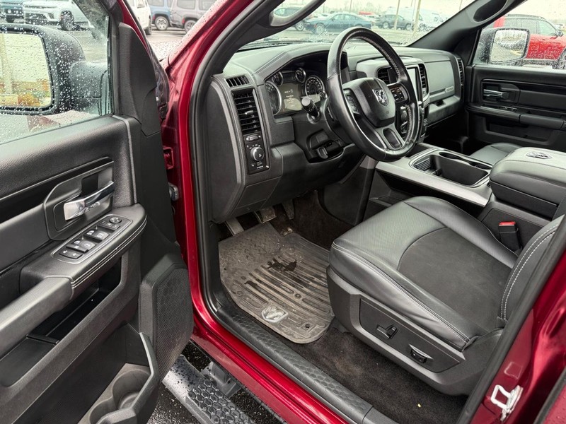 Ram 1500 Vehicle Full-screen Gallery Image 17