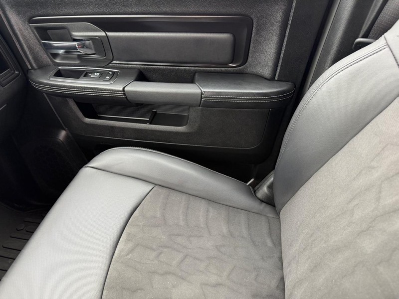 Ram 1500 Vehicle Full-screen Gallery Image 28