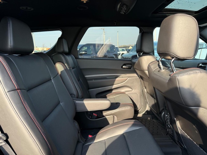 Dodge Durango Vehicle Full-screen Gallery Image 11