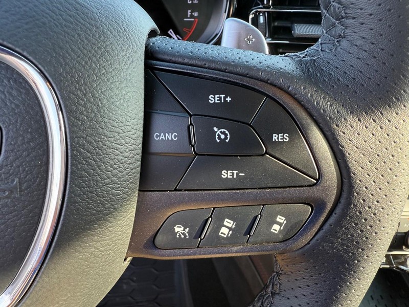 Dodge Durango Vehicle Full-screen Gallery Image 23