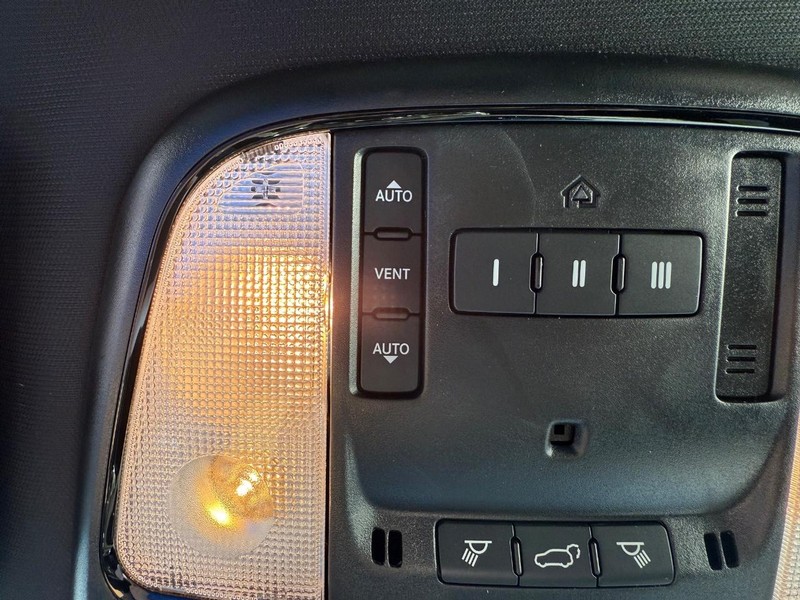 Dodge Durango Vehicle Full-screen Gallery Image 31