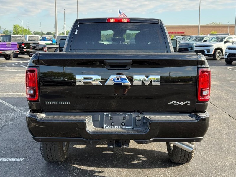Ram 2500 Vehicle Full-screen Gallery Image 4