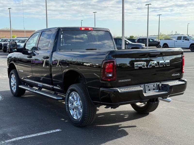 Ram 2500 Vehicle Full-screen Gallery Image 5