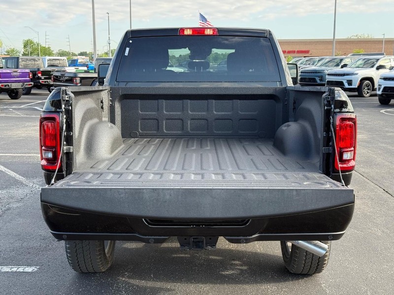 Ram 2500 Vehicle Full-screen Gallery Image 7