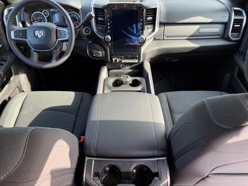 Ram 2500 Vehicle Full-screen Gallery Image 12