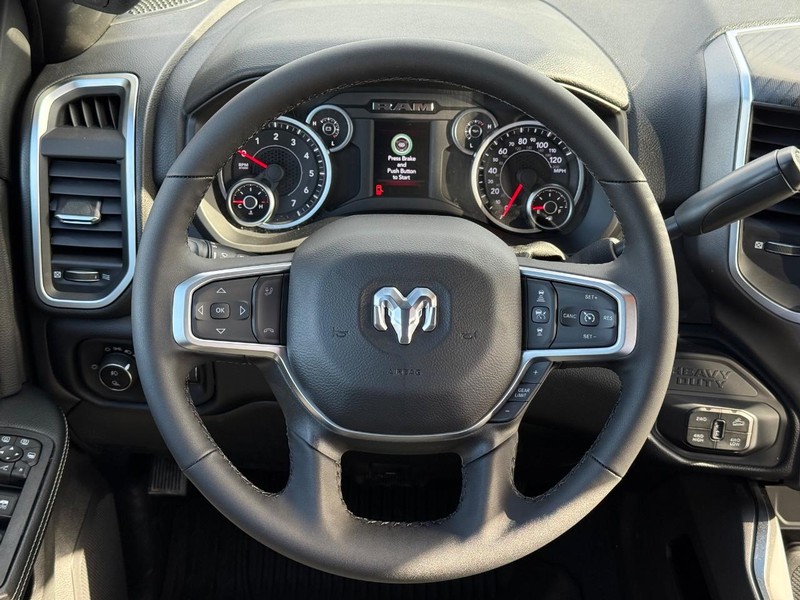 Ram 2500 Vehicle Full-screen Gallery Image 13