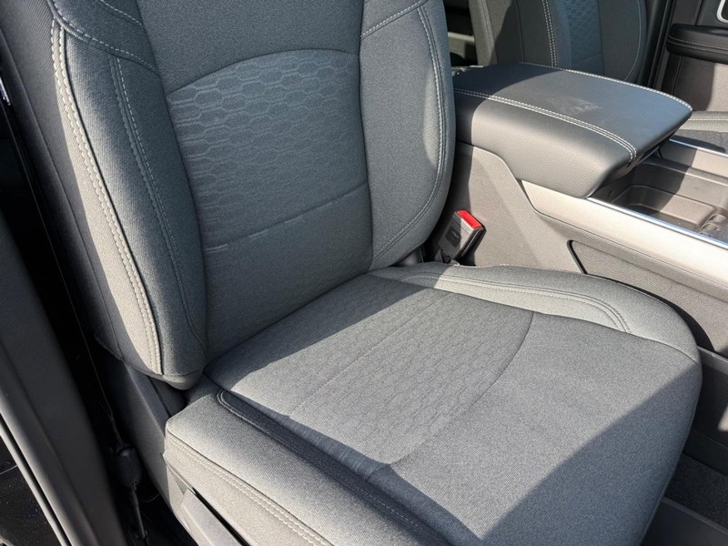 Ram 2500 Vehicle Full-screen Gallery Image 15